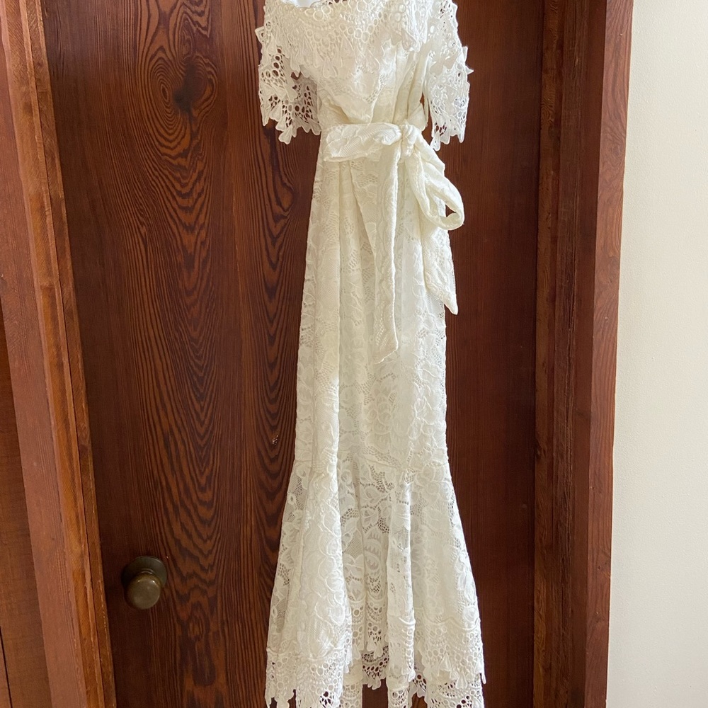 NWT- Here Comes the Sun Clothing- Mermaid hem White Lace Midi Dress -Size S